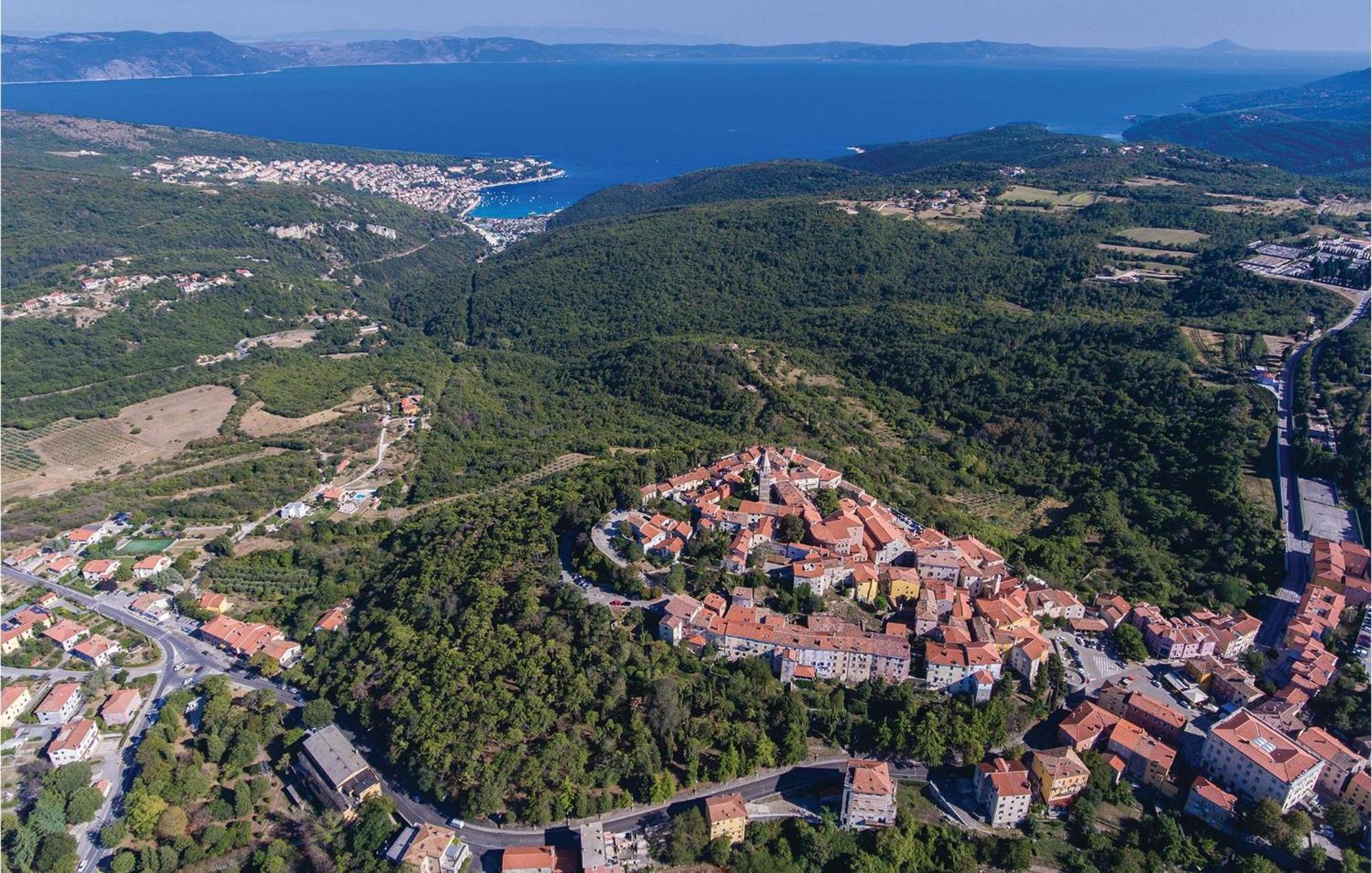 2 Bedroom Lovely Apartment In Labin Labin  Exterior foto